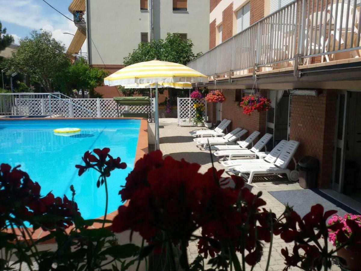 Hotel Otello Punta Marina Zewnętrze zdjęcie