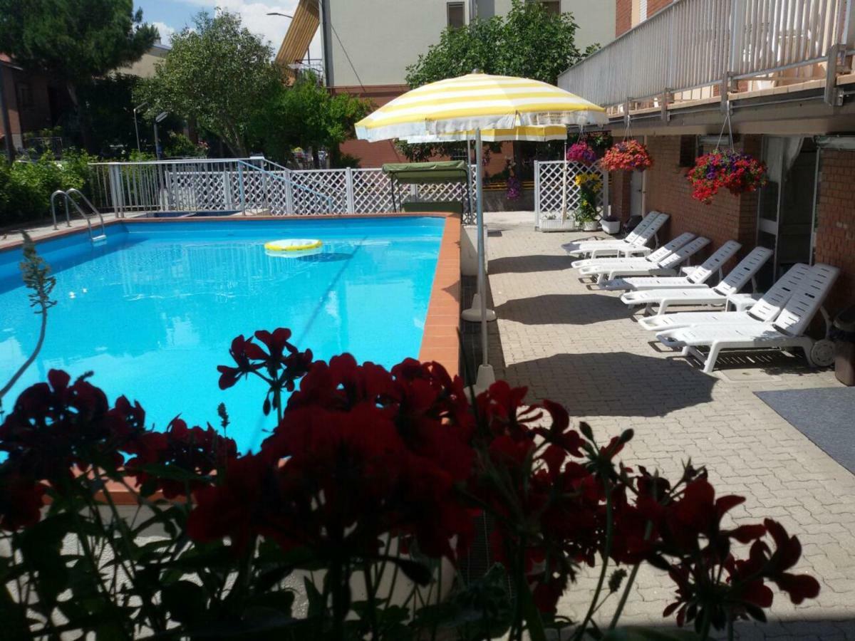 Hotel Otello Punta Marina Zewnętrze zdjęcie